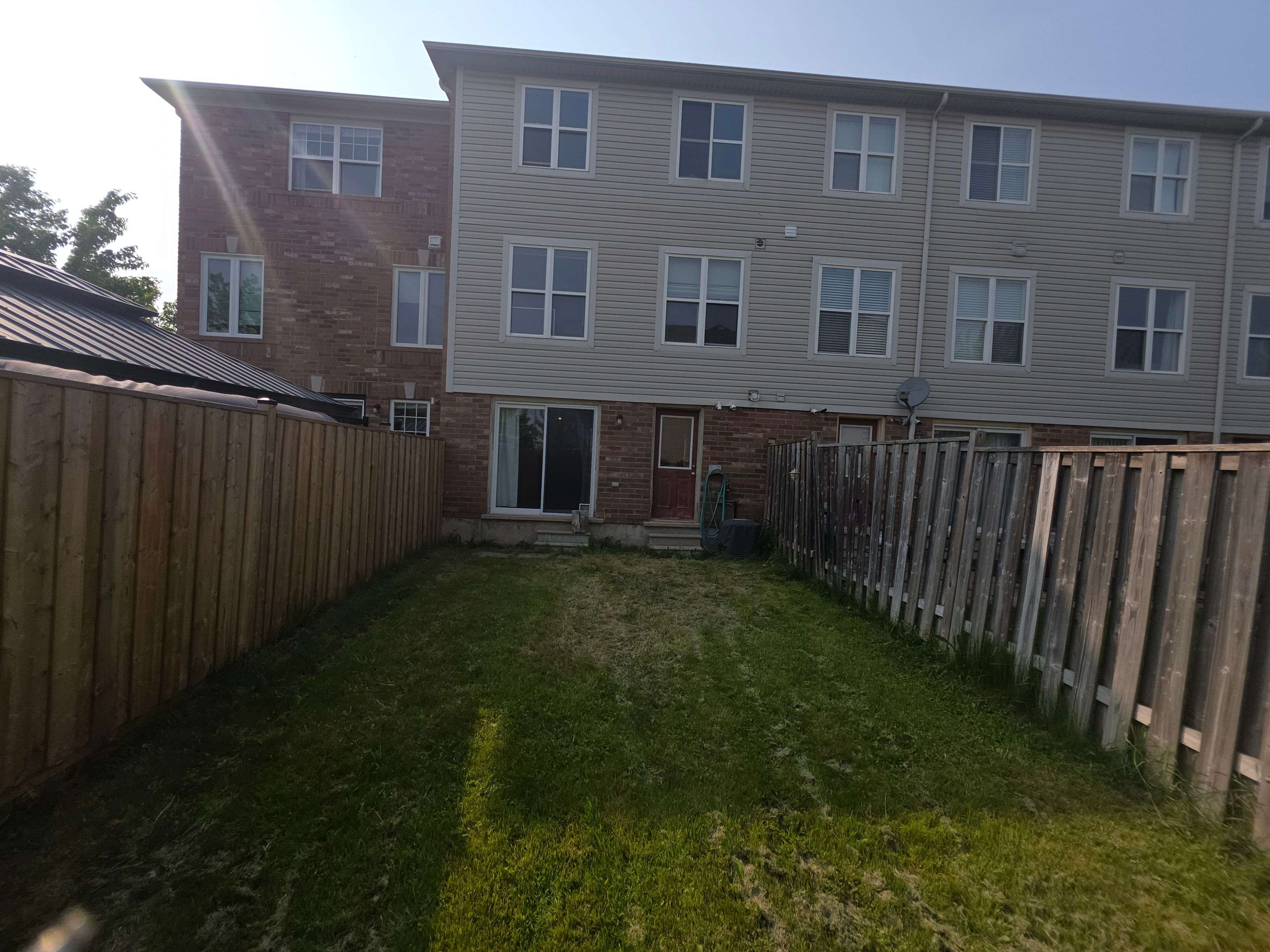 Halton Hills, ON L7G 6K3,4 Seed House LN