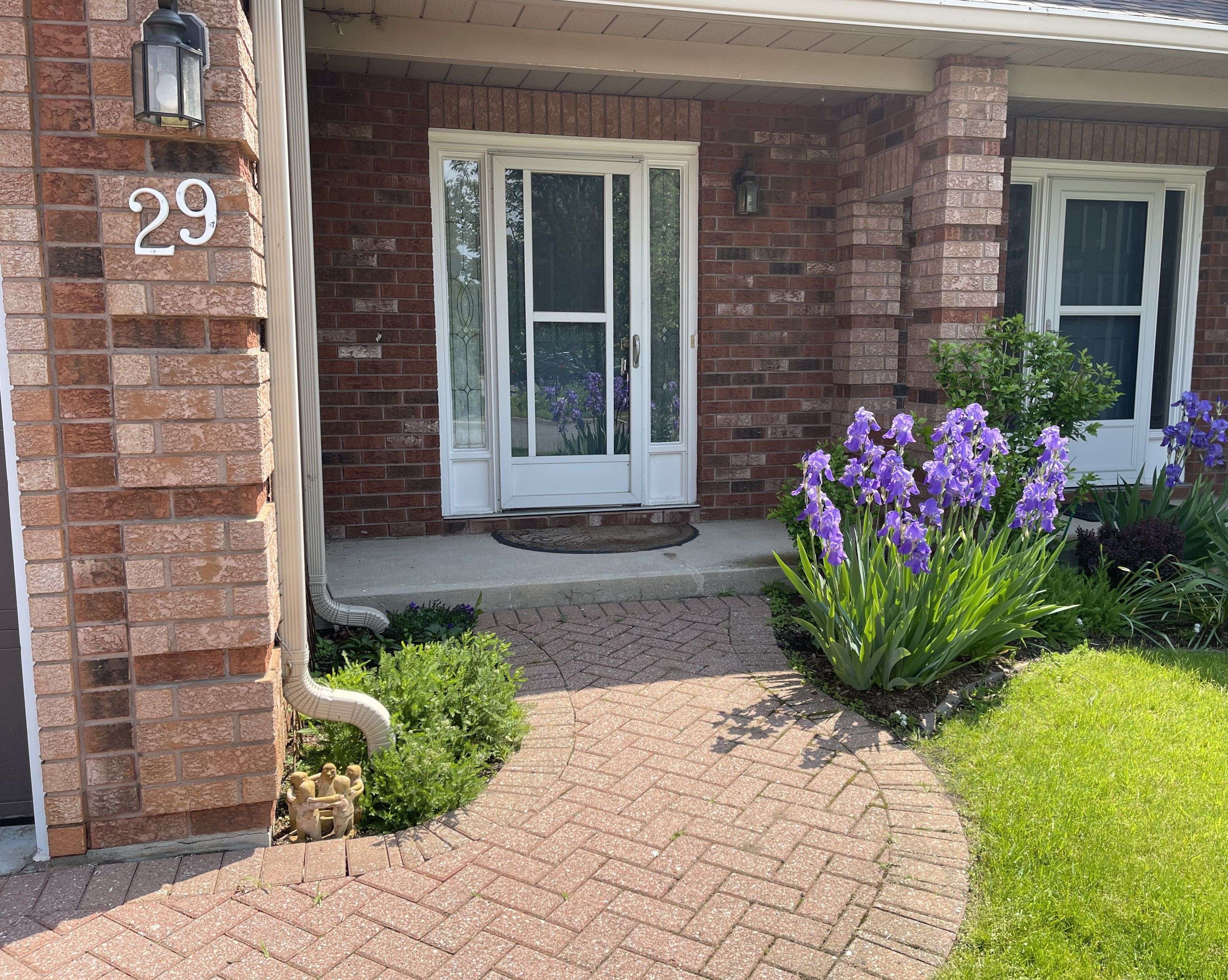 Kingston, ON K7M 8J1,1098 King ST W #29