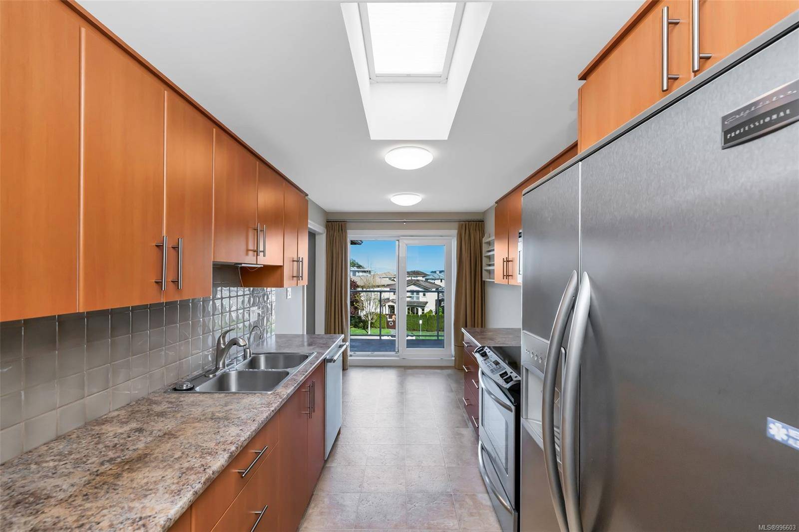 Sidney, BC V8L 3C9,9650 First St #416
