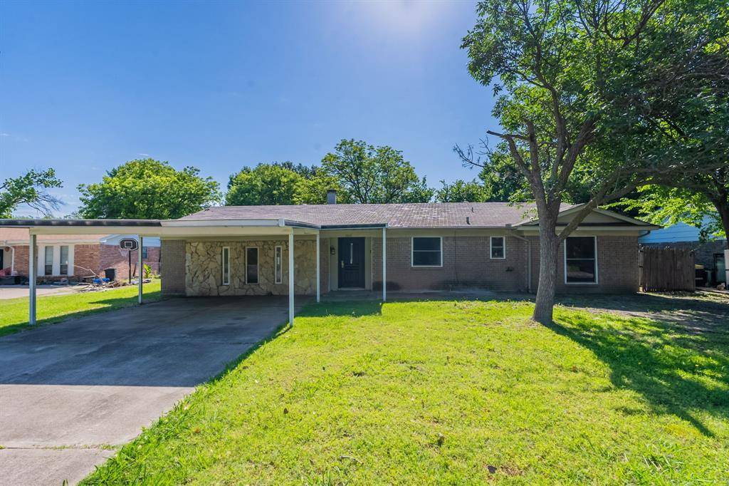 Benbrook, TX 76126,1011 John Reagan Street