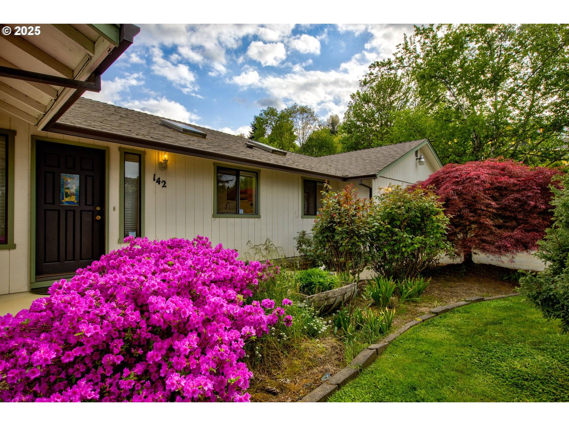 Roseburg, OR 97471,142 QUINCETREE CT