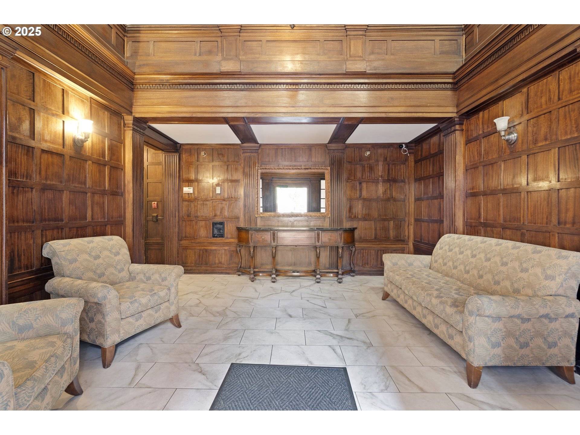 Portland, OR 97209,1811 NW COUCH ST #210