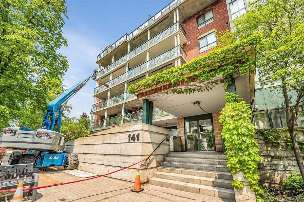 Vaughan, ON L4L 9G6,141 Woodbridge AVE #106