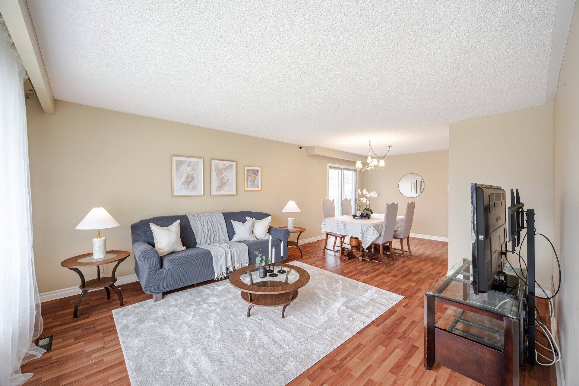 Mississauga, ON L5A 2B5,523 Silver Creek BLVD