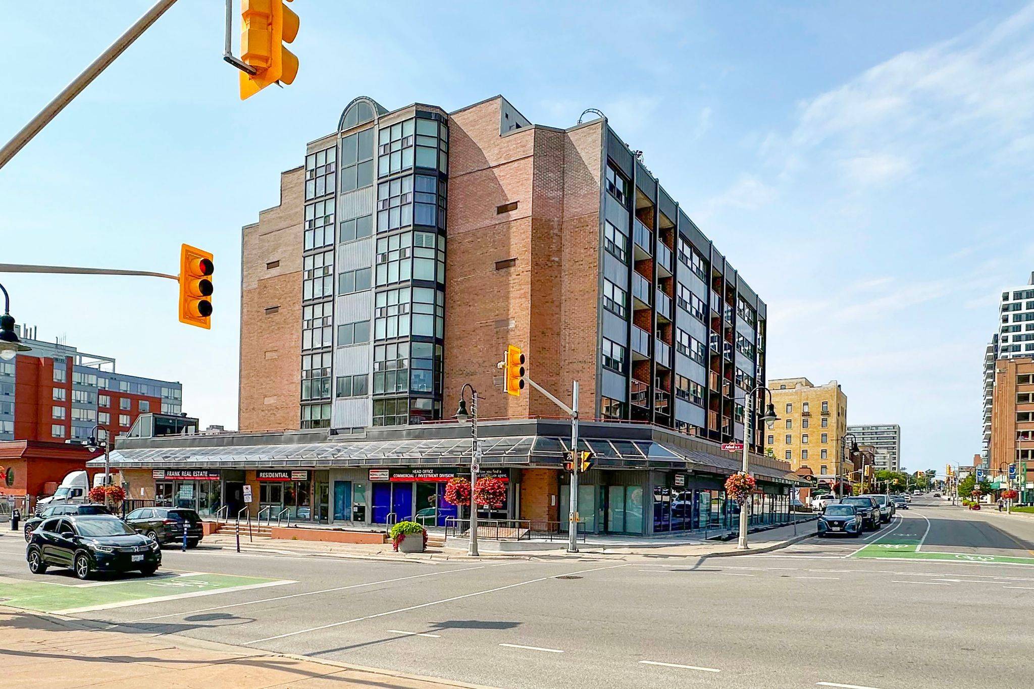 Oshawa, ON L1H 8B7,80 Athol ST E #203