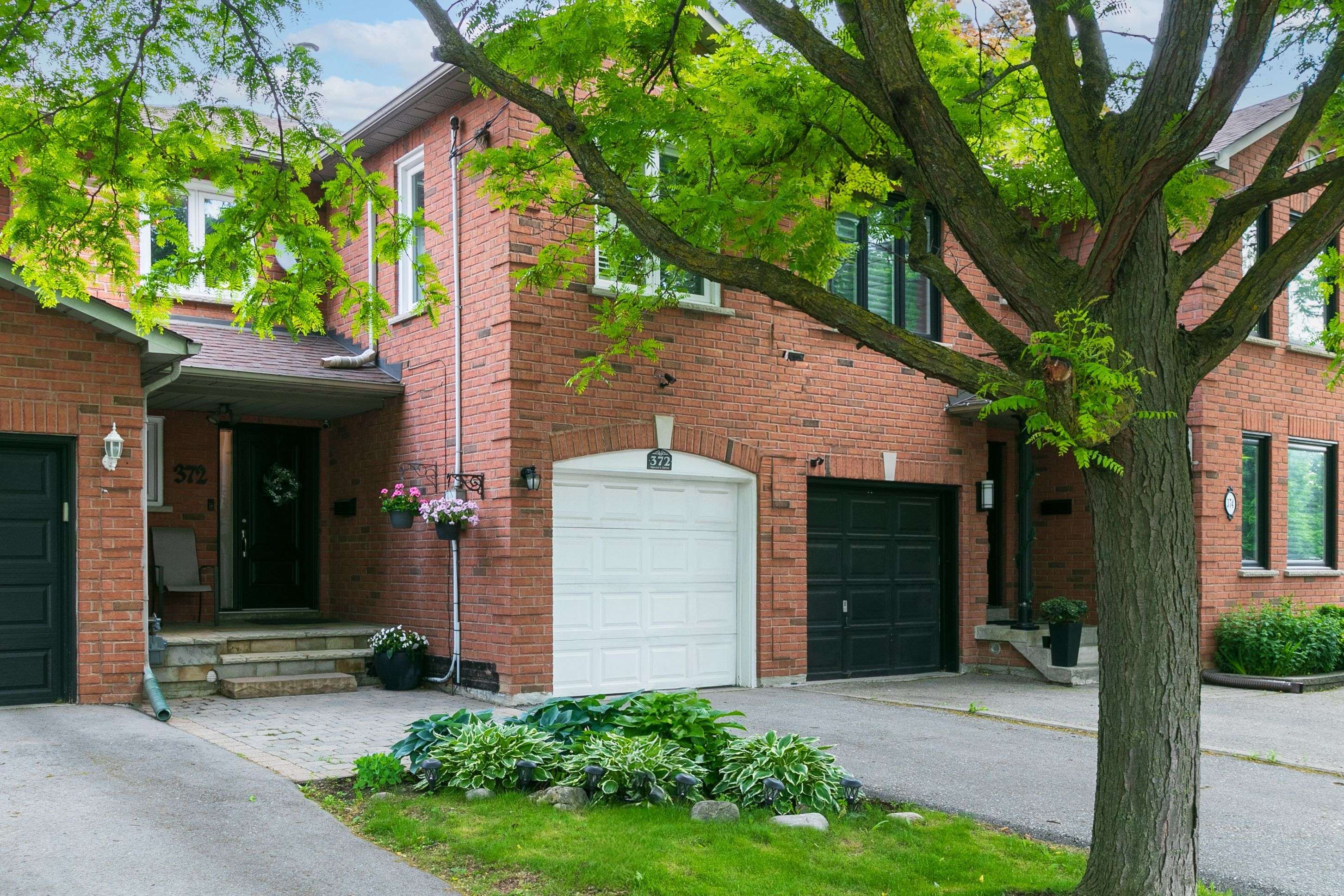 Toronto W04, ON M6L 1M5,372 Queens DR