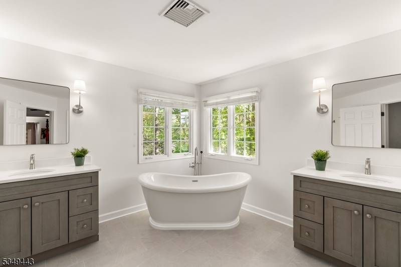 Mendham Twp., NJ 07945,2 Linsey Ct