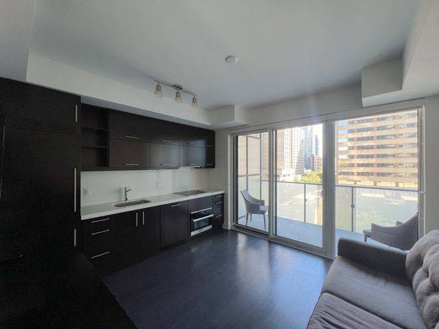 Toronto C01, ON M5S 0A6,65 St. Mary ST #610