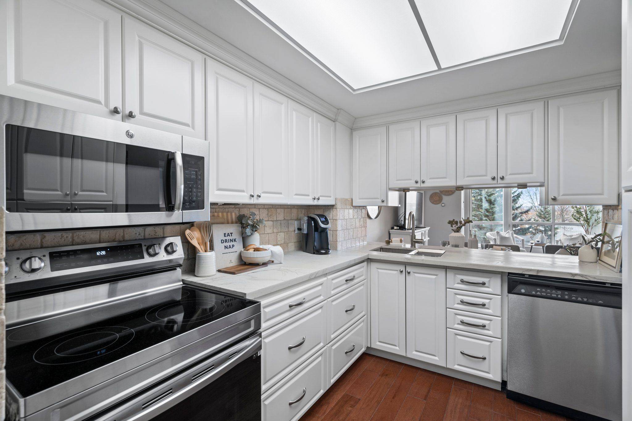 Whitby, ON L1N 9E8,712 Rossland RD E #415