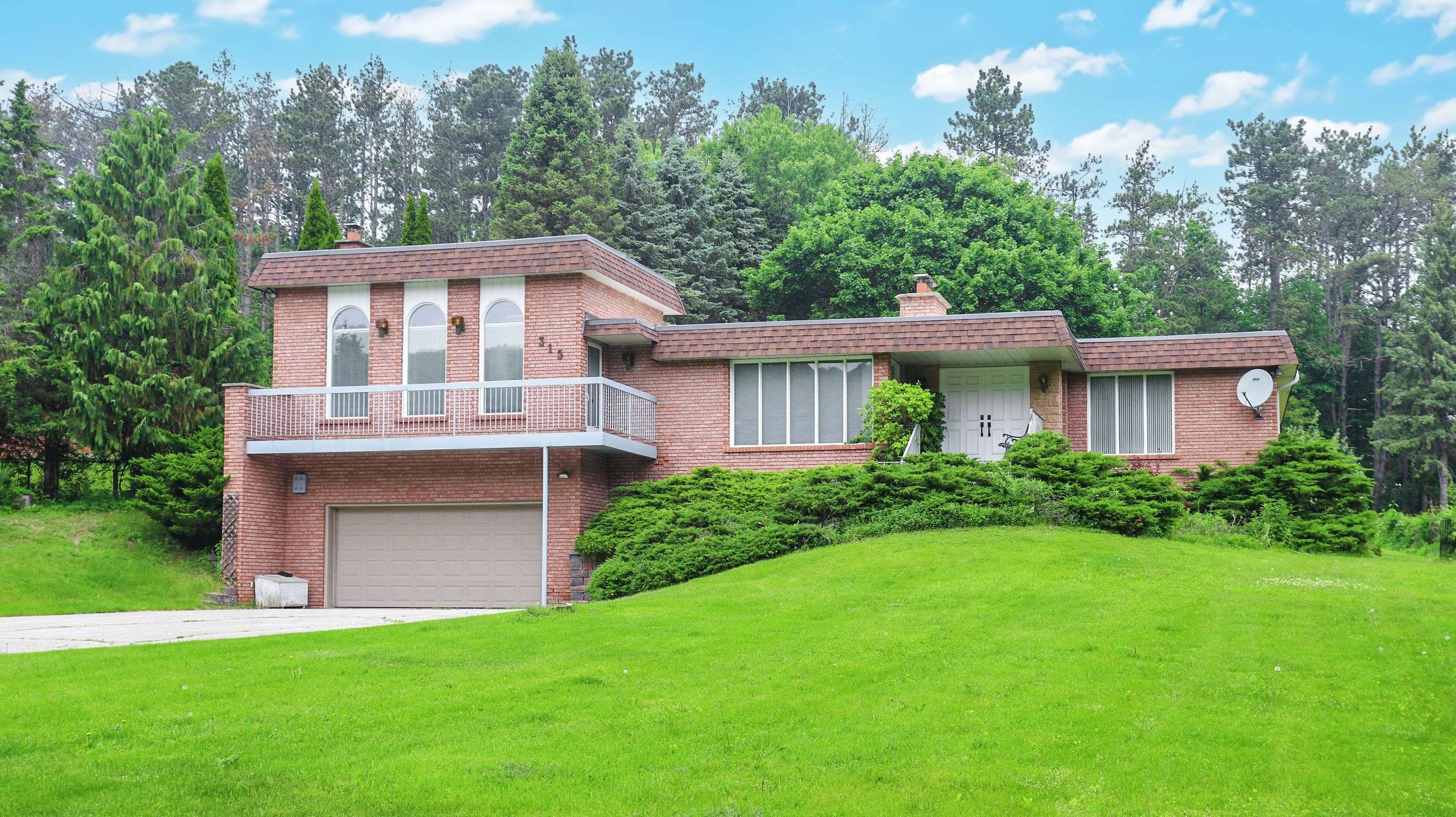 Vaughan, ON L6A 1G1,315 Woodland Acres CRES