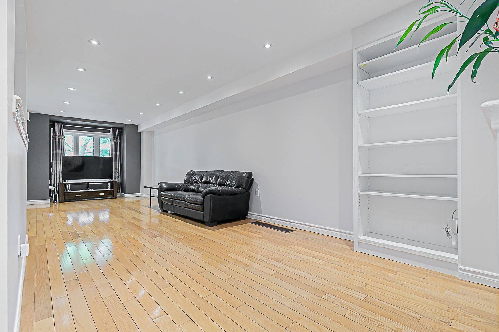 Markham, ON L6C 2S5,533 Bur Oak AVE