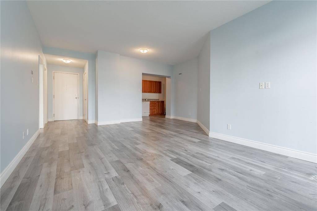 Hamilton, ON L8P 2Z6,135 James ST S #209