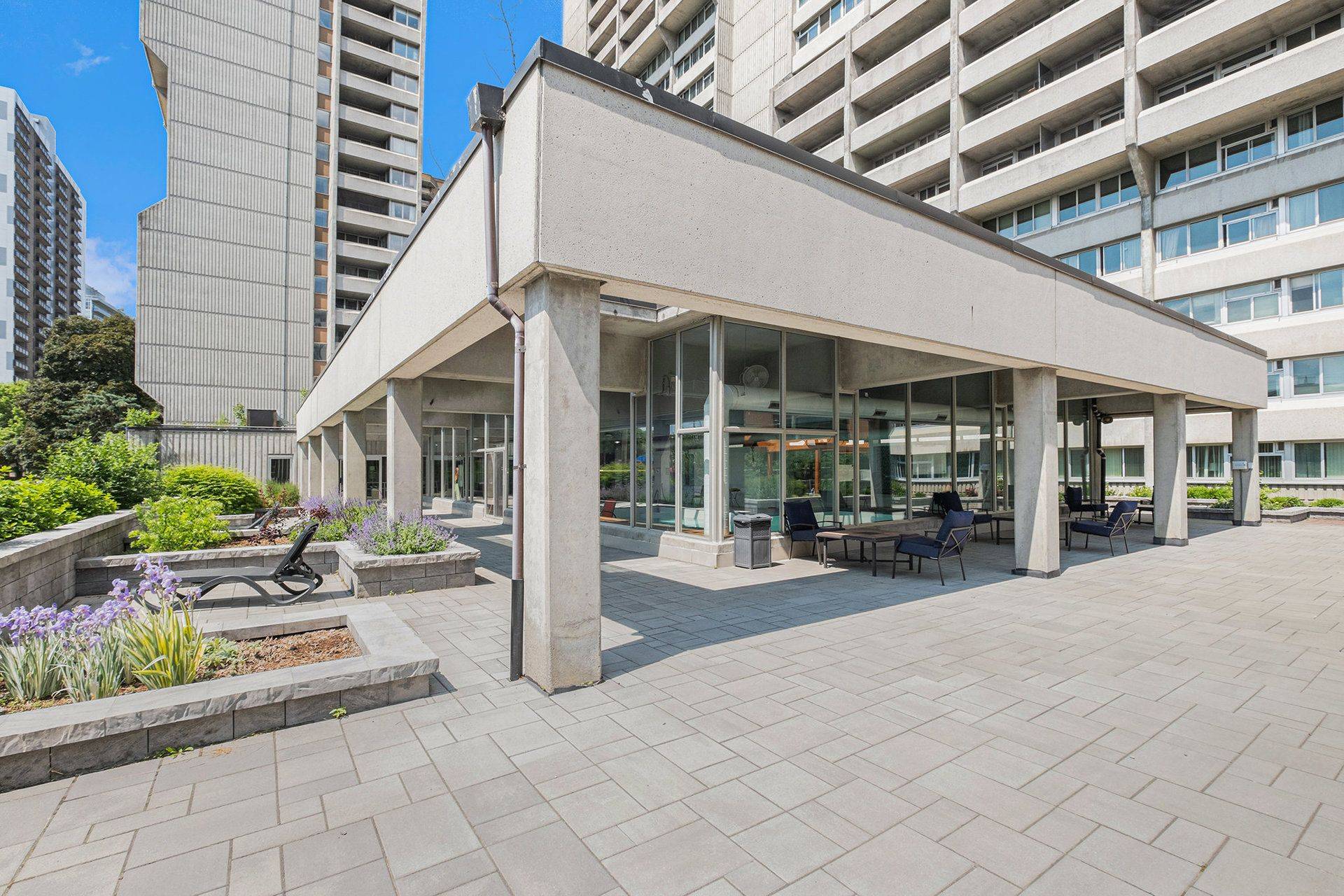 Ottawa Centre, ON K1R 7T1,530 Laurier AVE W #1002