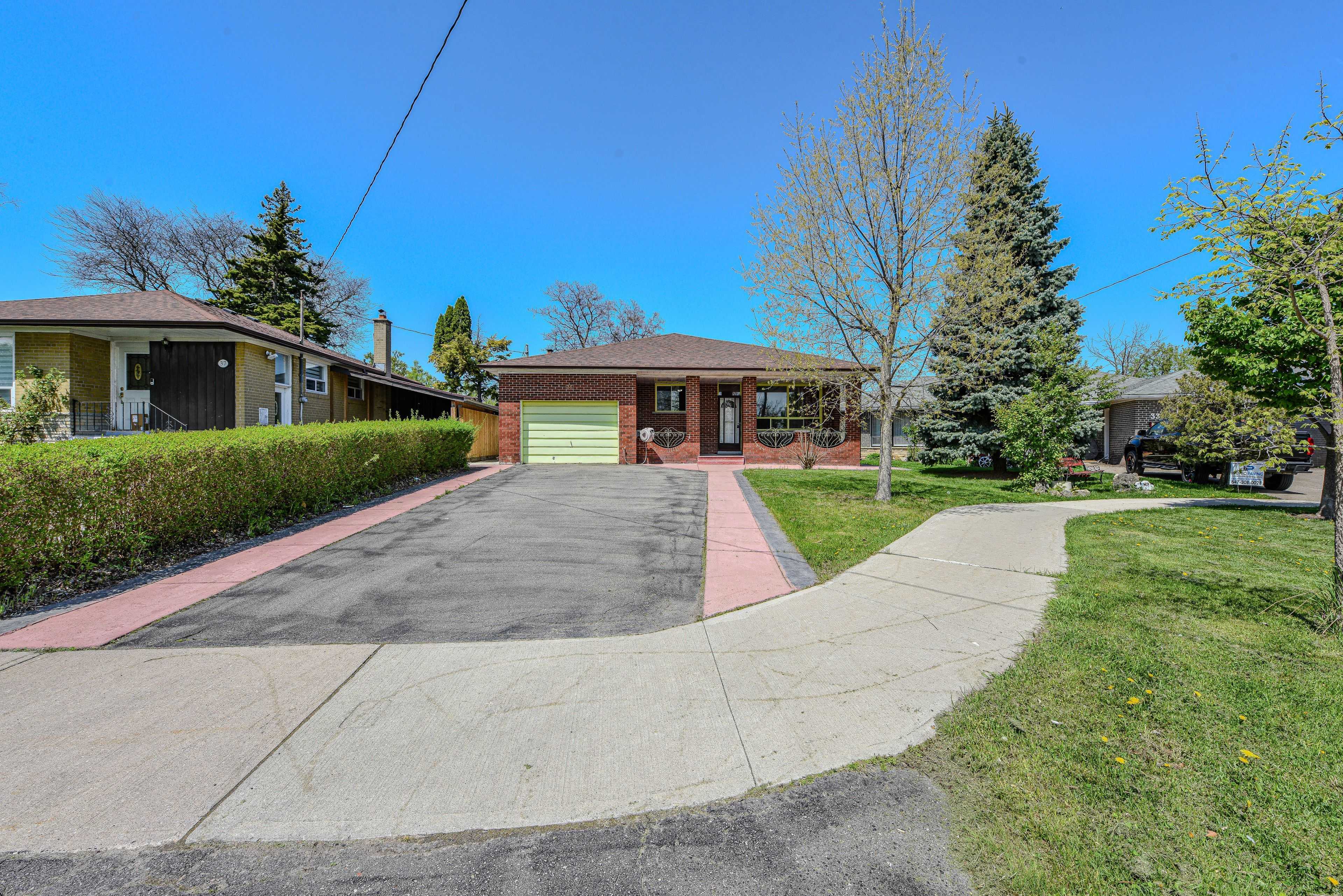 Toronto W10, ON M9V 1X1,35 Taysham CRES