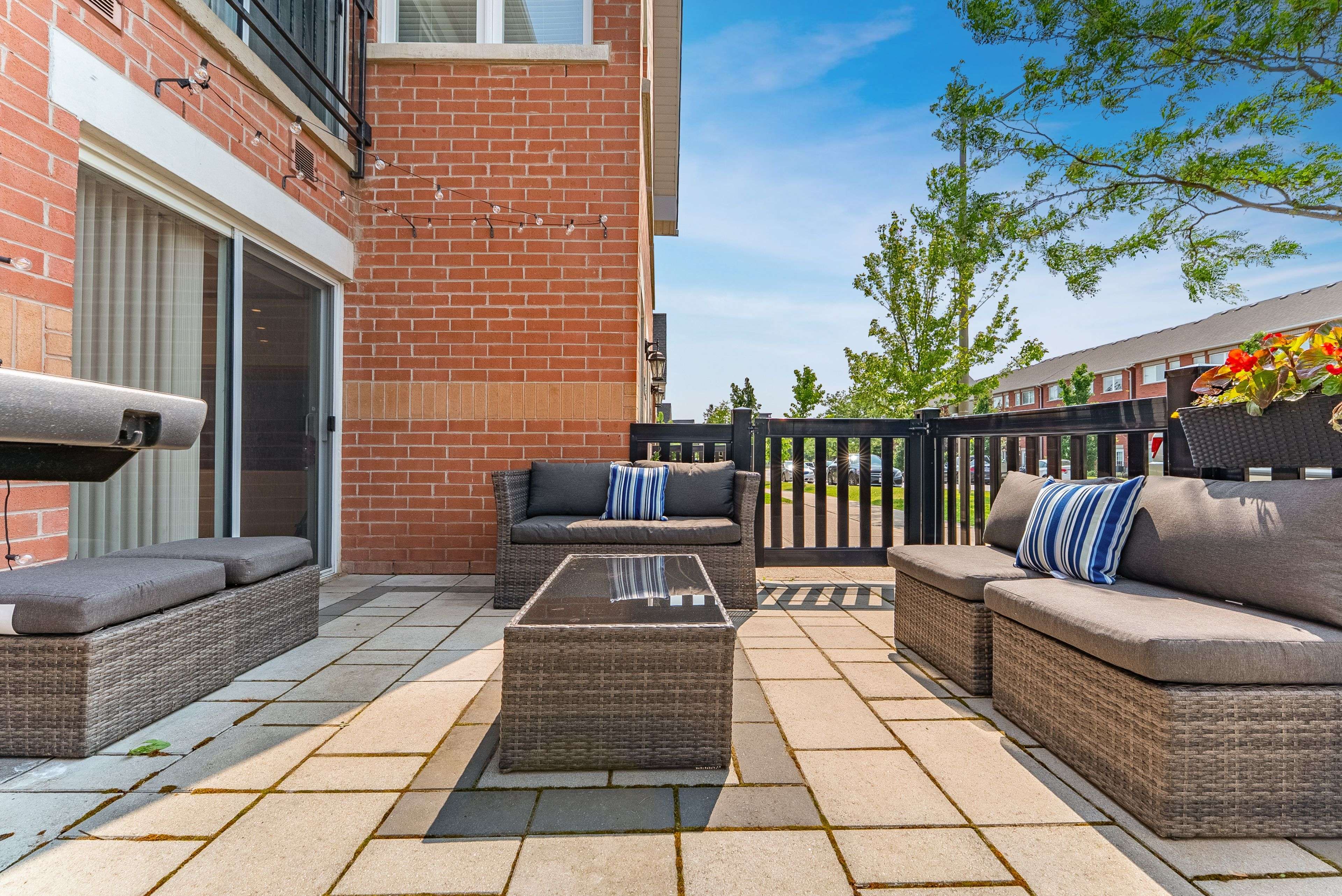 Burlington, ON L7L 6R9,1701 Lampman AVE #1002