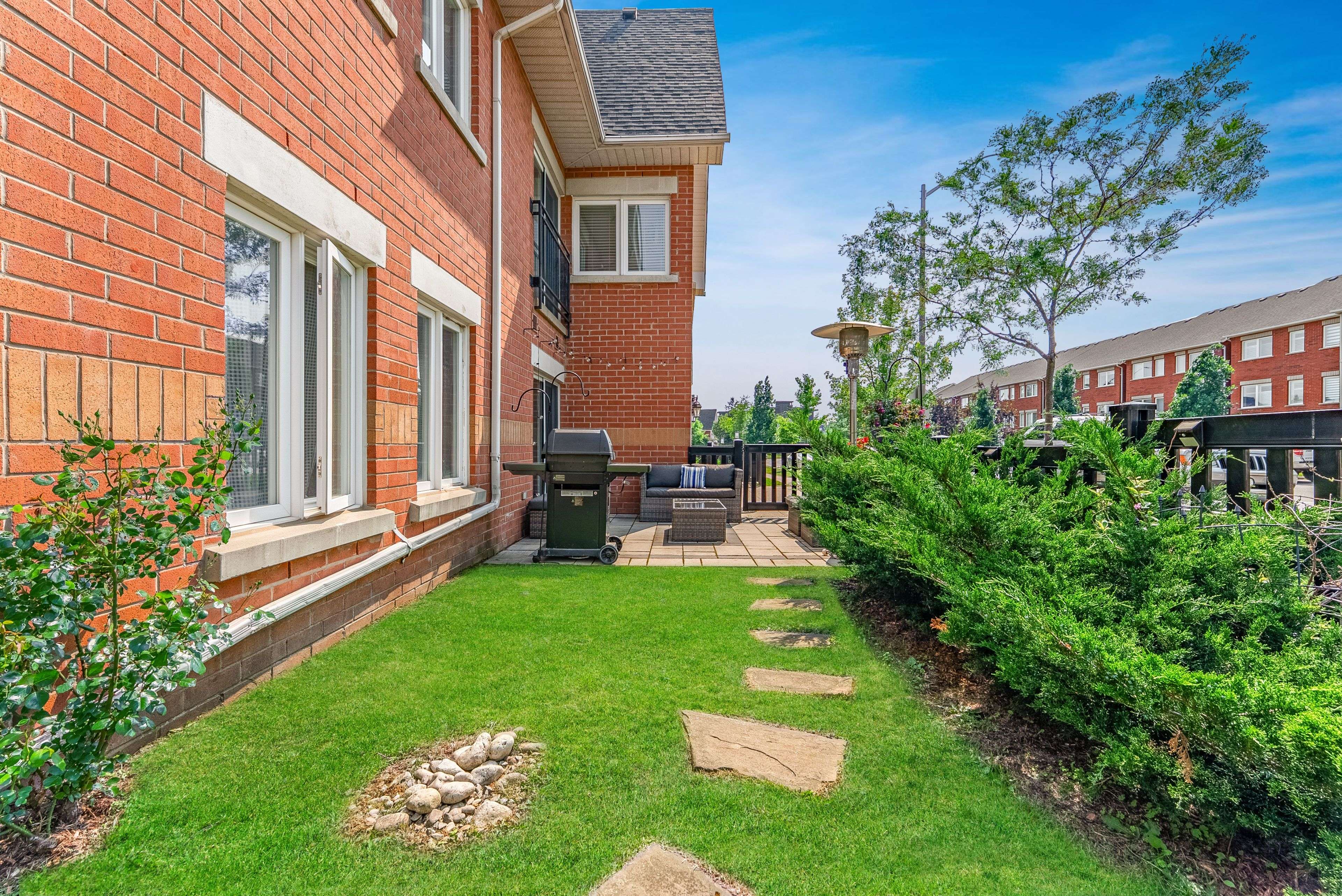 Burlington, ON L7L 6R9,1701 Lampman AVE #1002