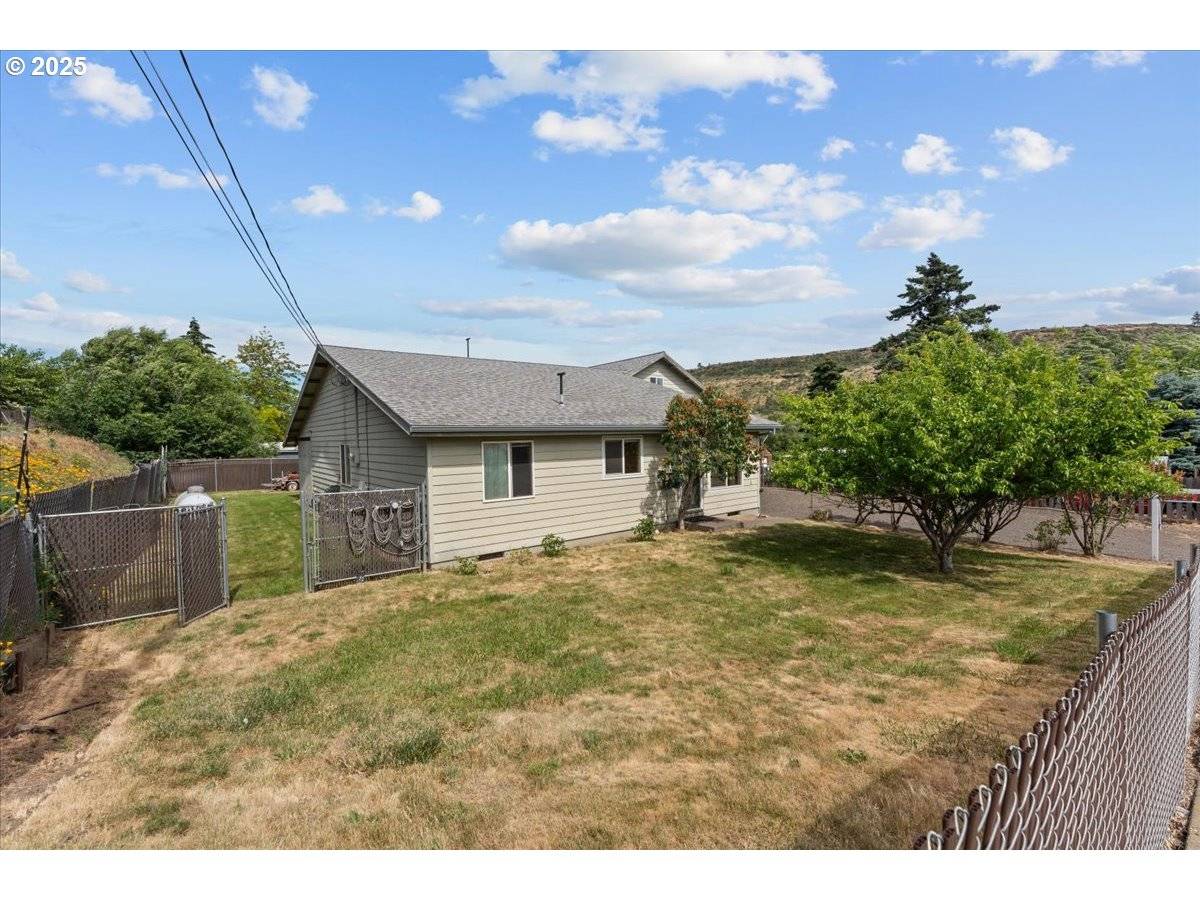 The Dalles, OR 97058,1021 STARLIGHT ST
