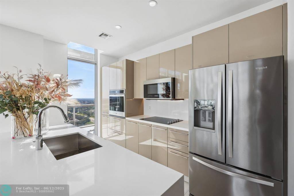 Sunrise, FL 33323,2000 Metropica Way #PH09