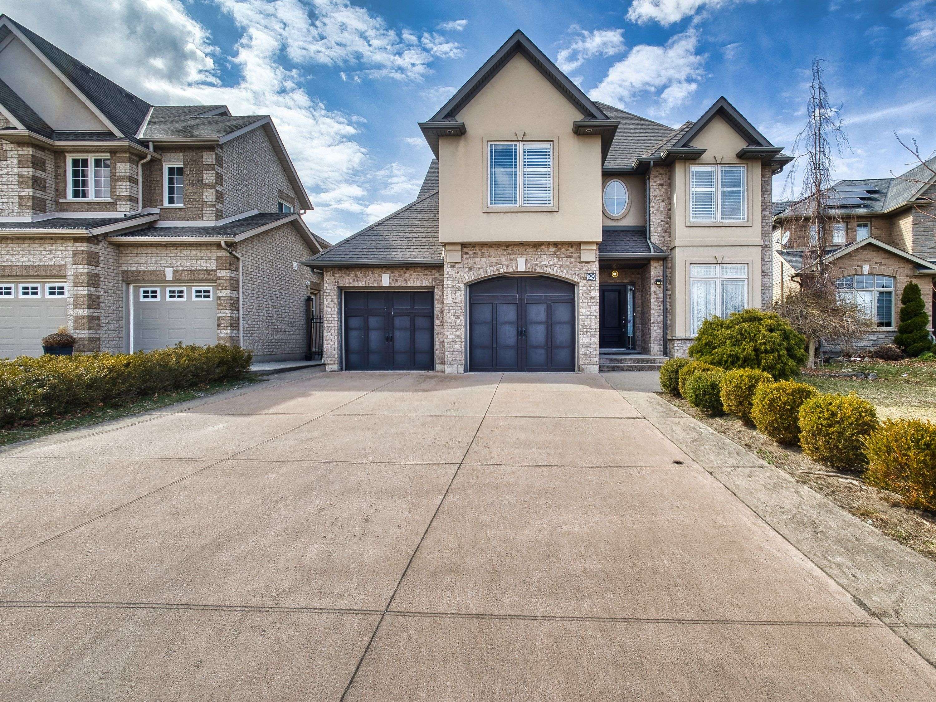 St. Catharines, ON L2S 4B4,29 AGINCOURT CRES