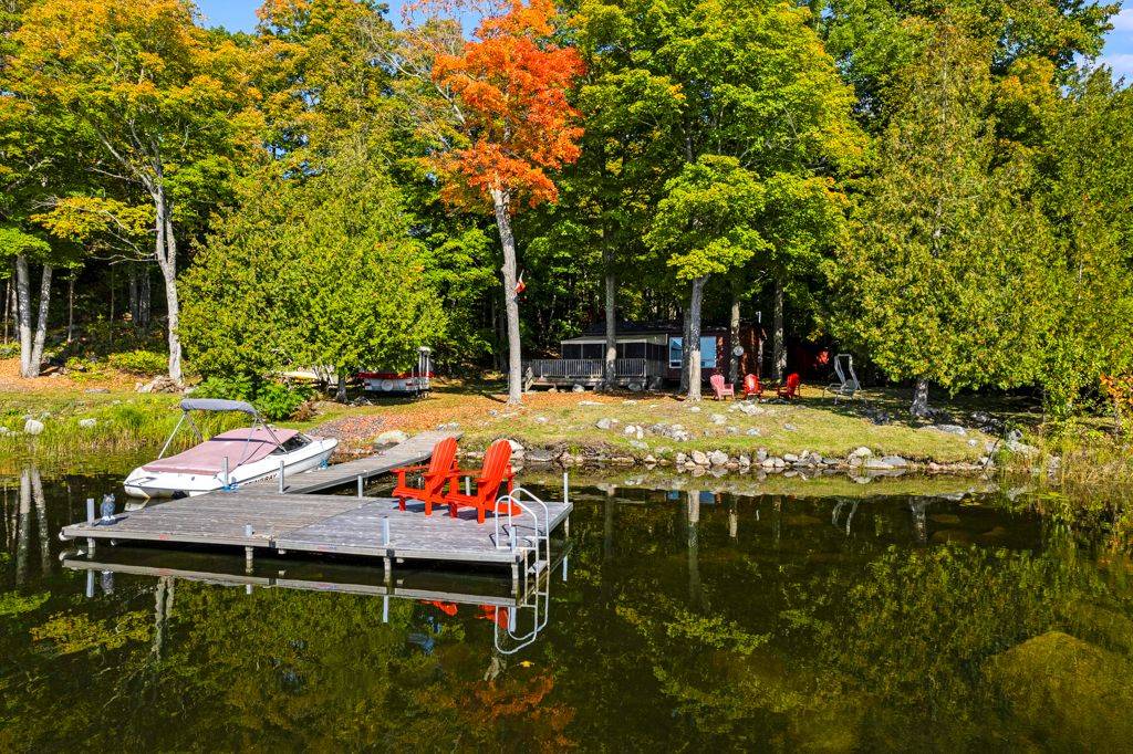 Lanark Highlands, ON K0G 1K0,365 HARDWOOD RIDGE RD