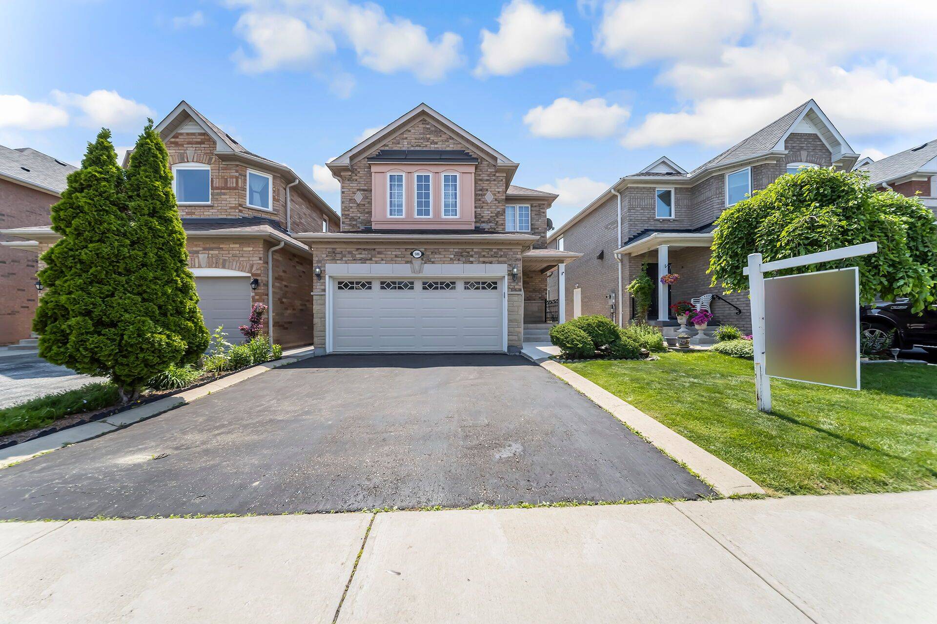 Mississauga, ON L5W 1M2,586 Matisse PL
