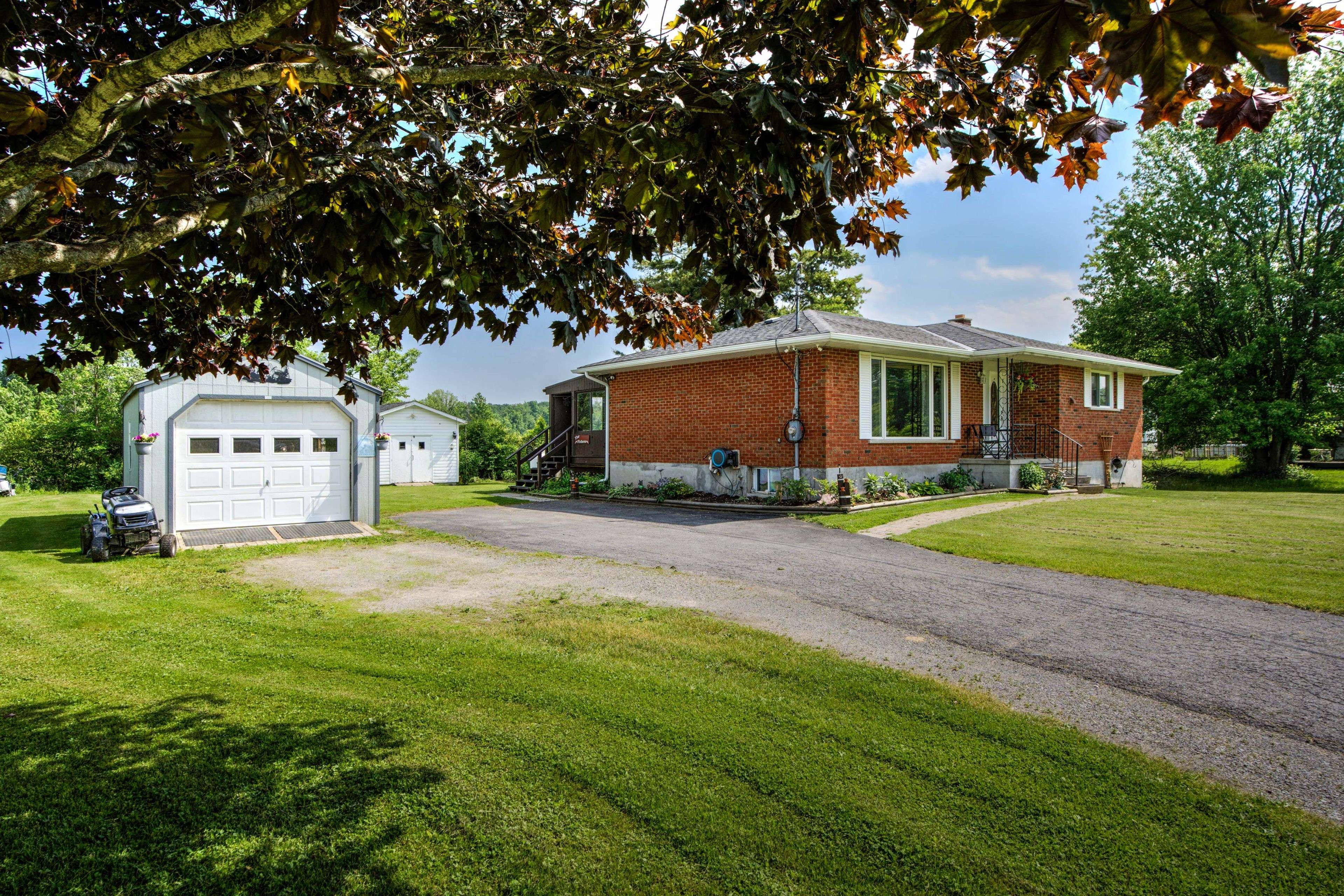 Lansdowne Village, ON K0E 1L0,95 Railway ST E