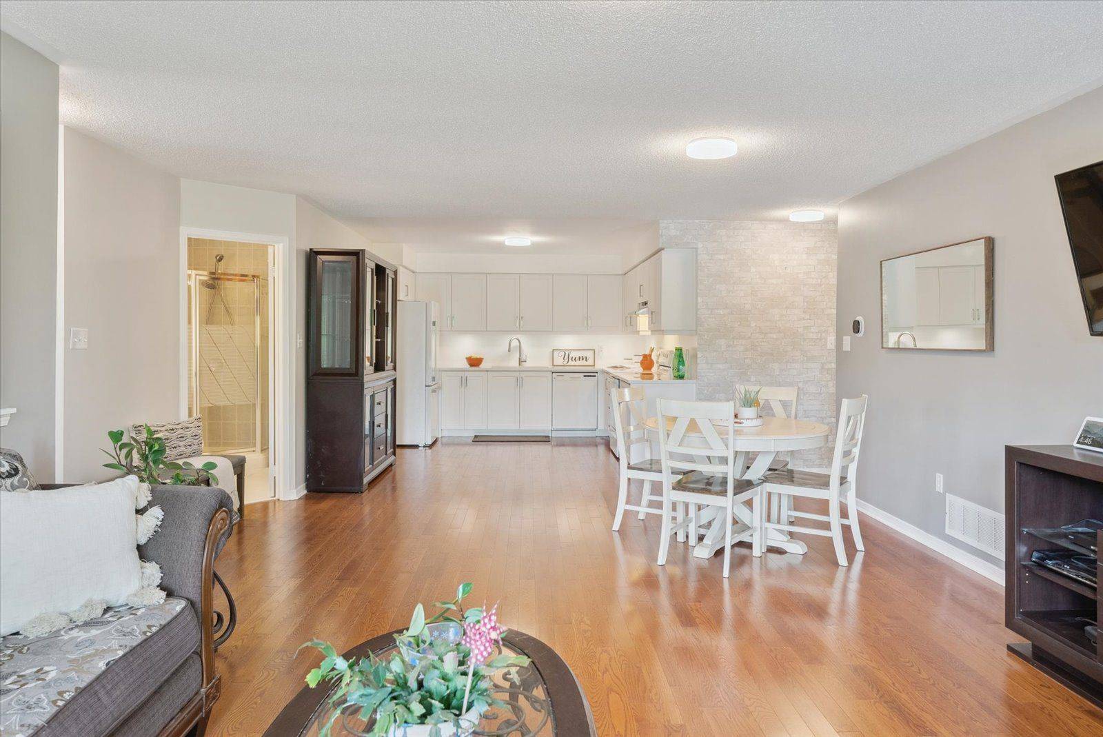 Cavan Monaghan, ON L0A 1G0,70 BROOKSIDE ST