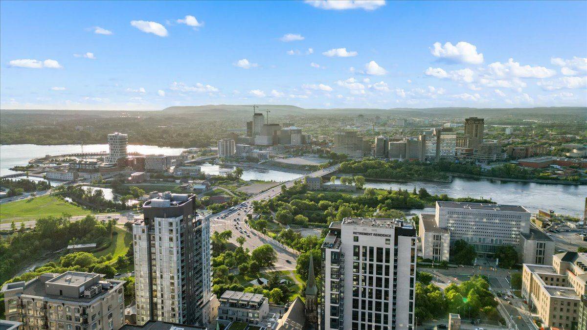 Ottawa Centre, ON K1R 5E1,500 Laurier AVE W #2403