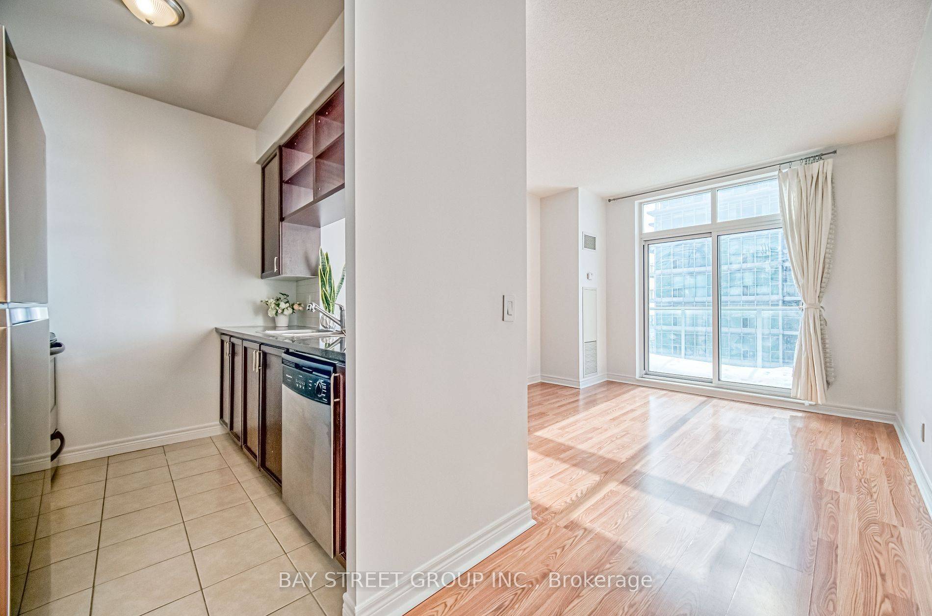 Toronto E09, ON M1P 0B2,70 Town Centre CT #Ph#3603