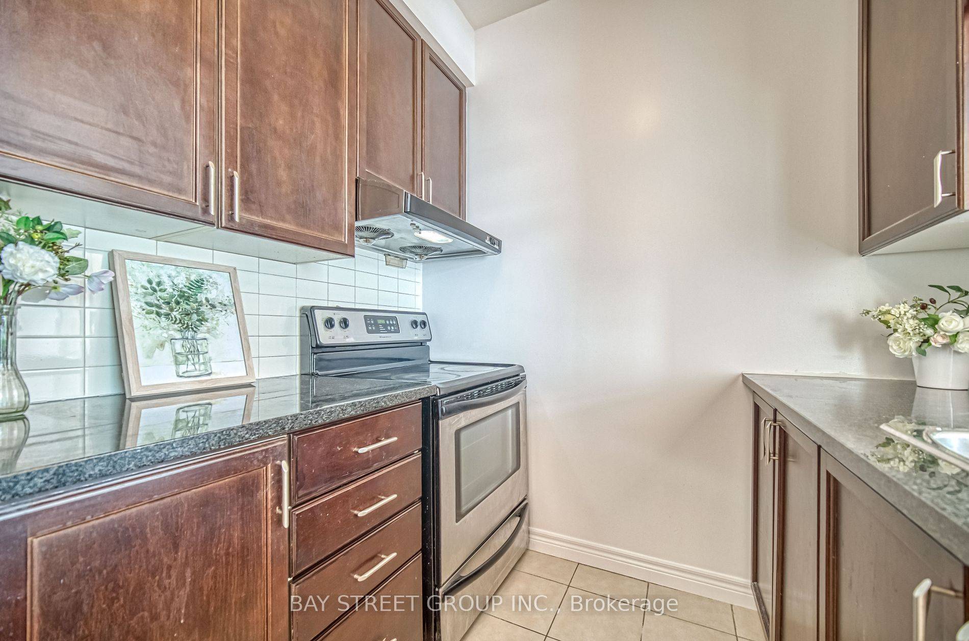 Toronto E09, ON M1P 0B2,70 Town Centre CT #Ph#3603