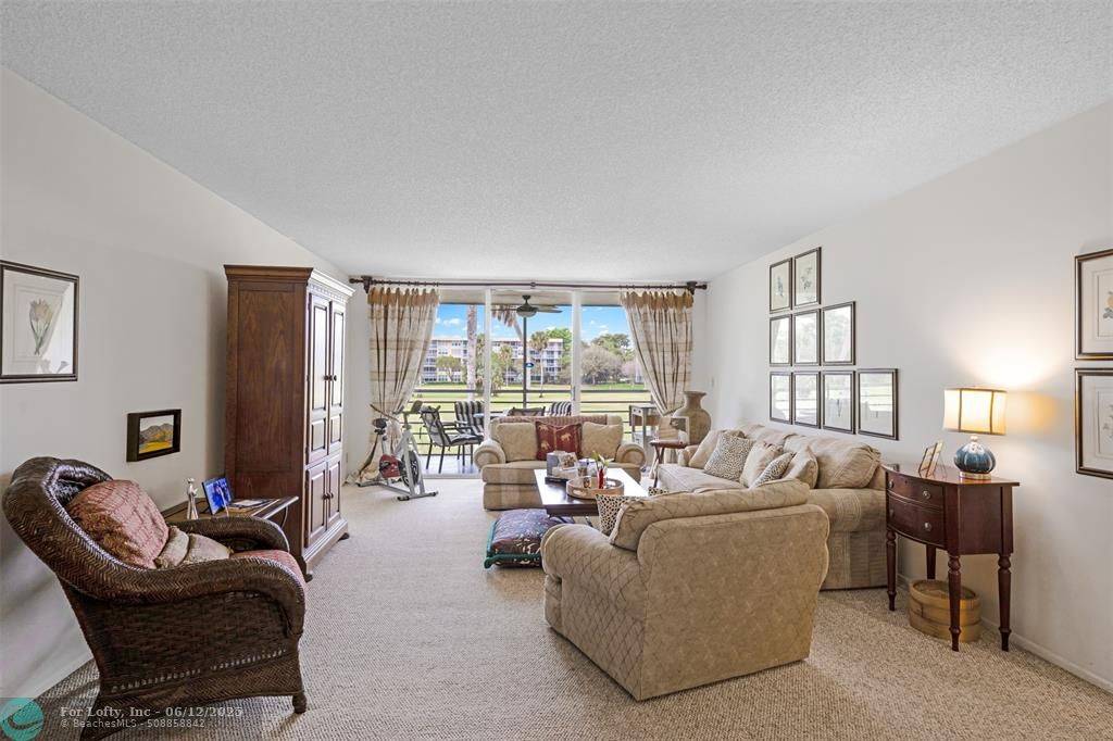 Pompano Beach, FL 33069,905 Cypress Ter #202