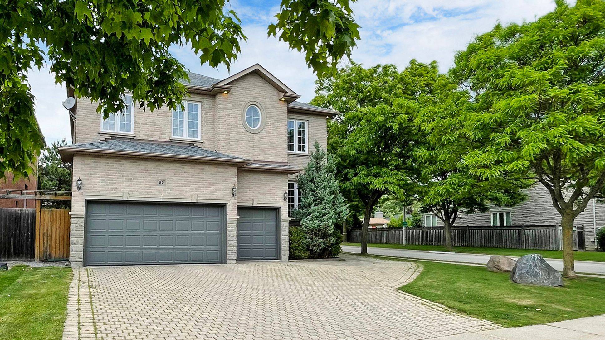 Richmond Hill, ON L4B 4A5,60 Pathlane RD