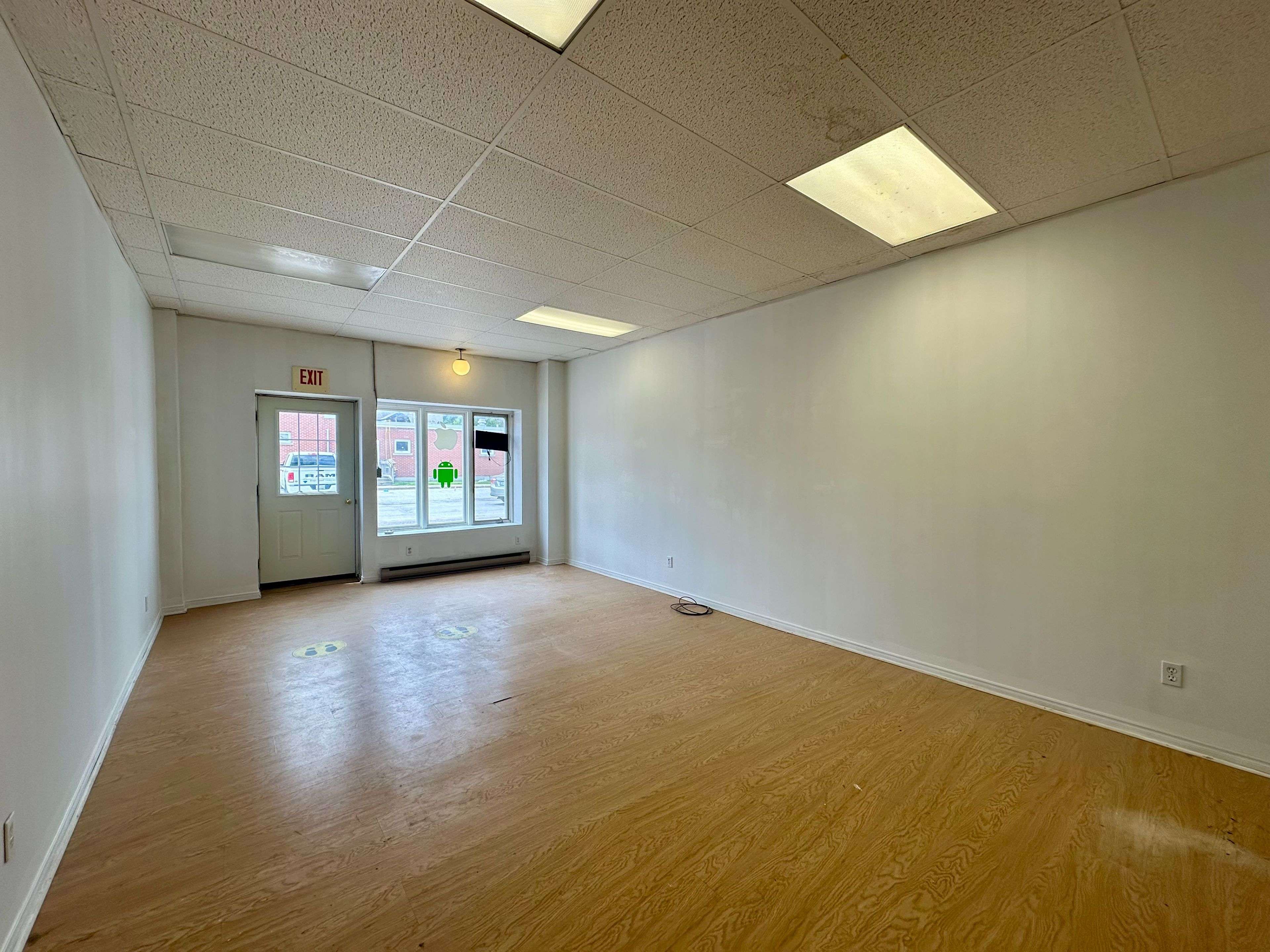 Clearview, ON L0M 1S0,206 Perry ST #C1