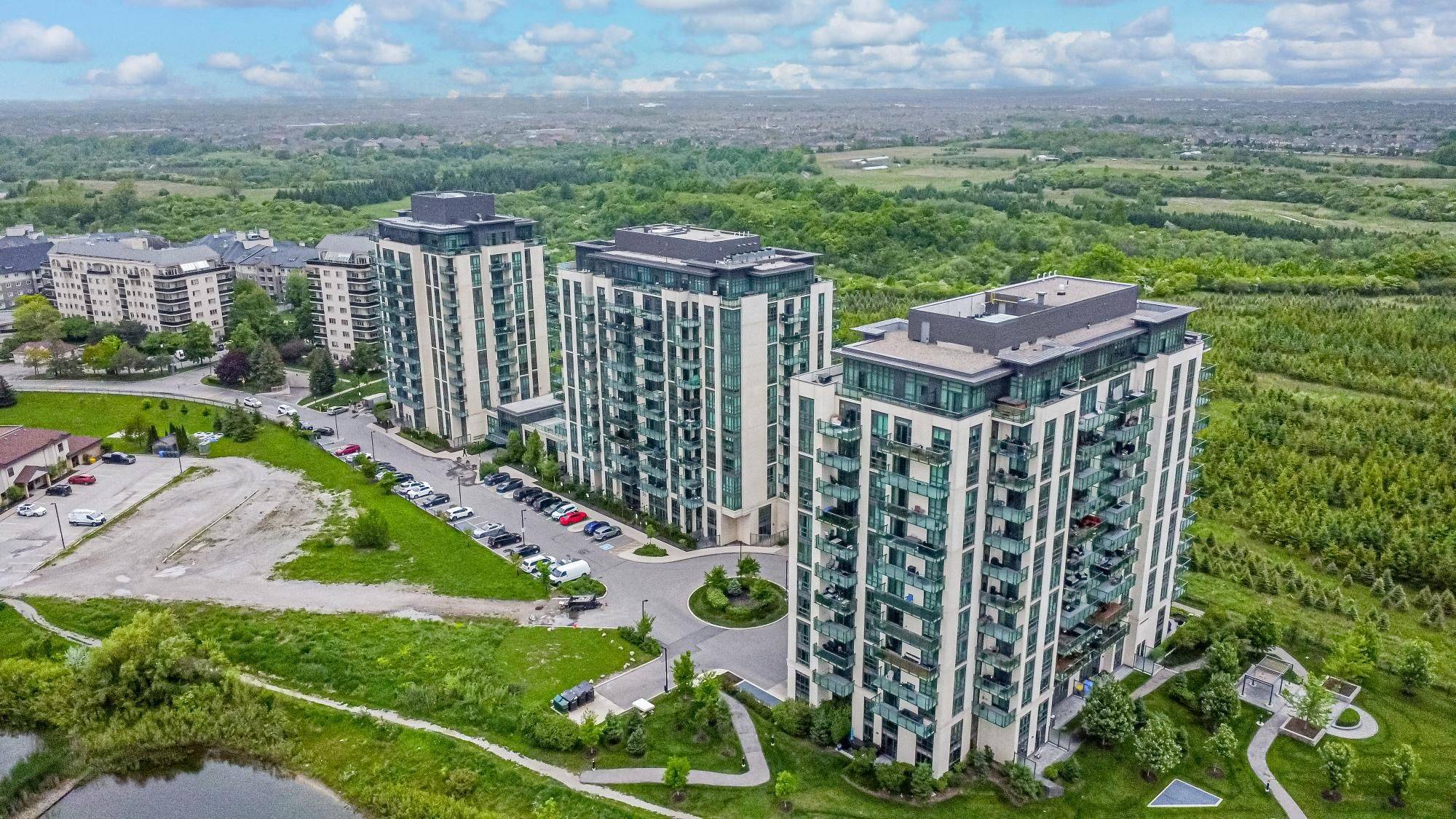 Brampton, ON L6P 4B4,45 Yorkland BLVD #206