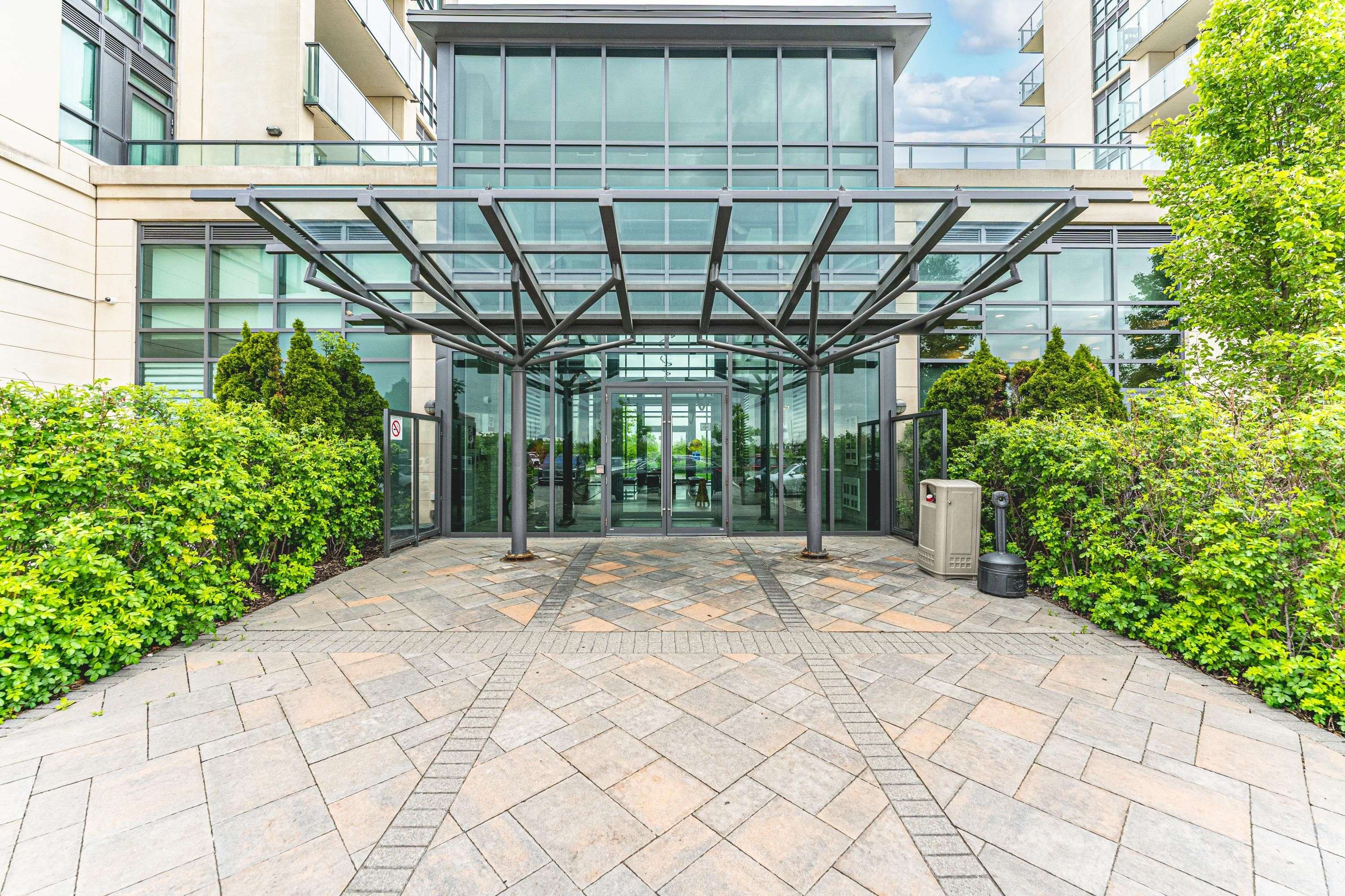 Brampton, ON L6P 4B4,45 Yorkland BLVD #206