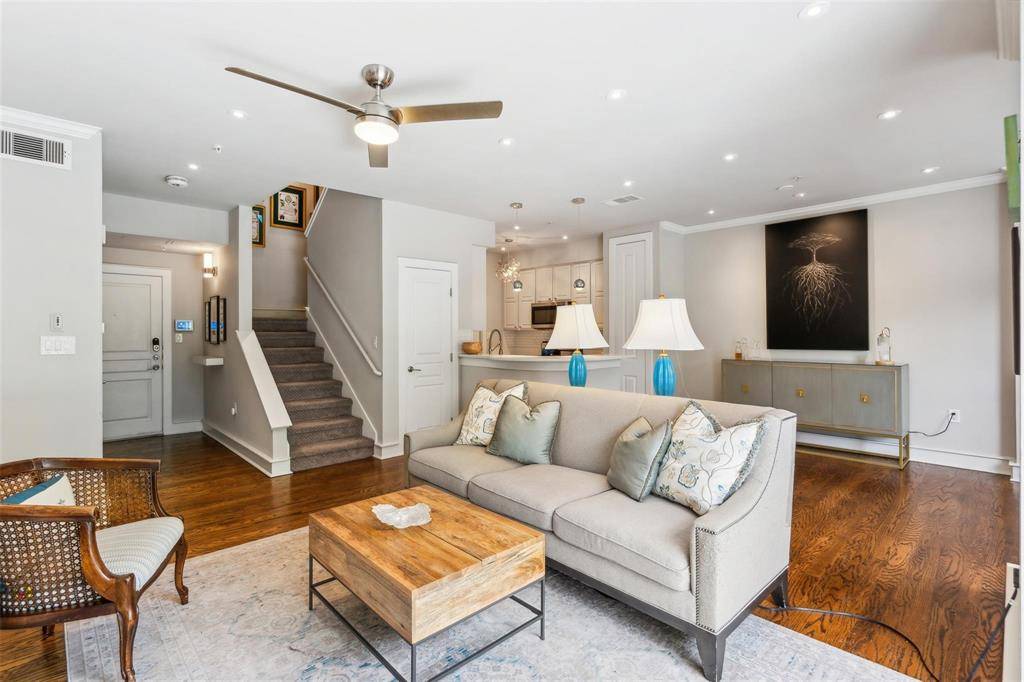 Fort Worth, TX 76107,3333 Darcy Street #2201