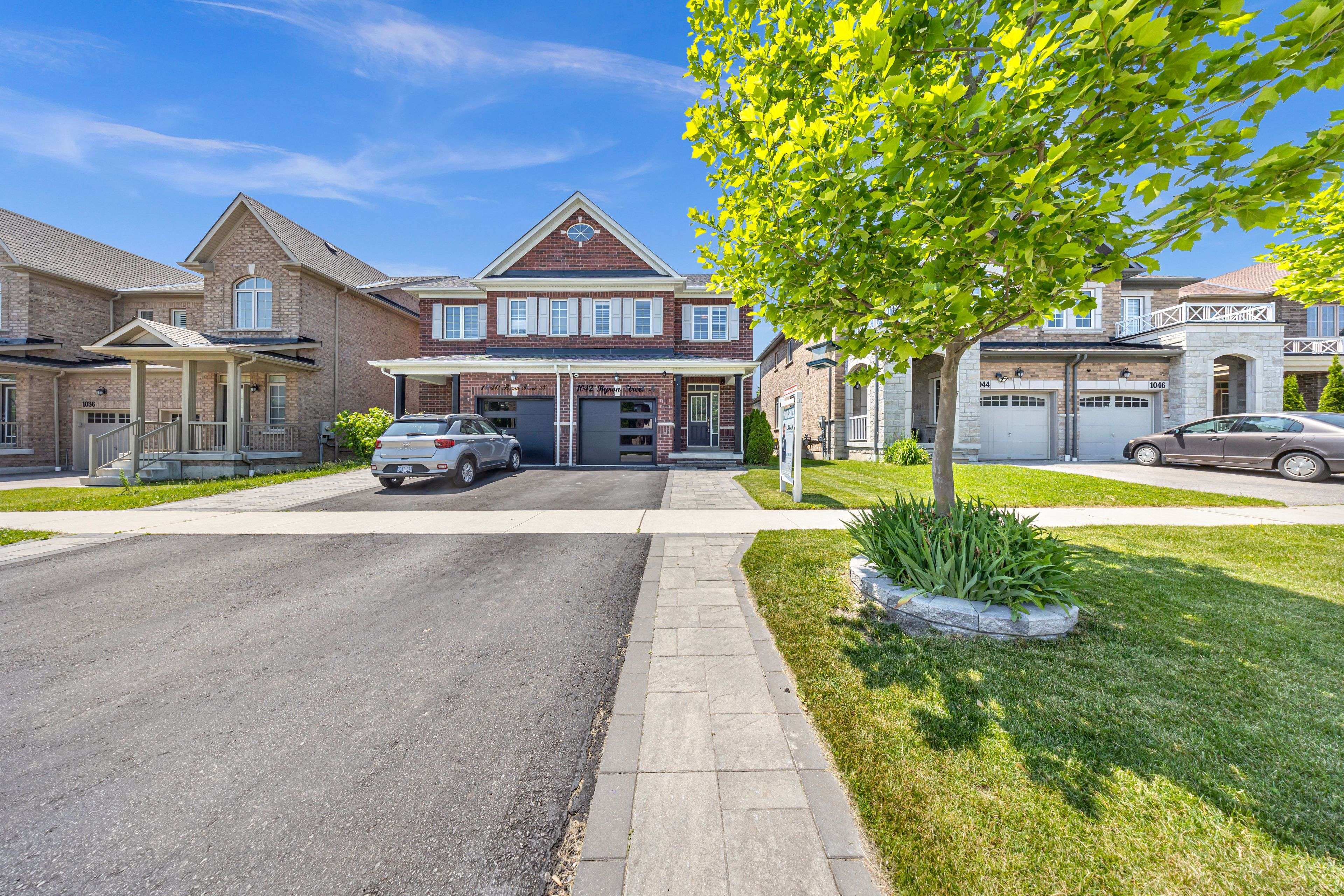 Whitby, ON L1N 0E5,1042 Byron ST N