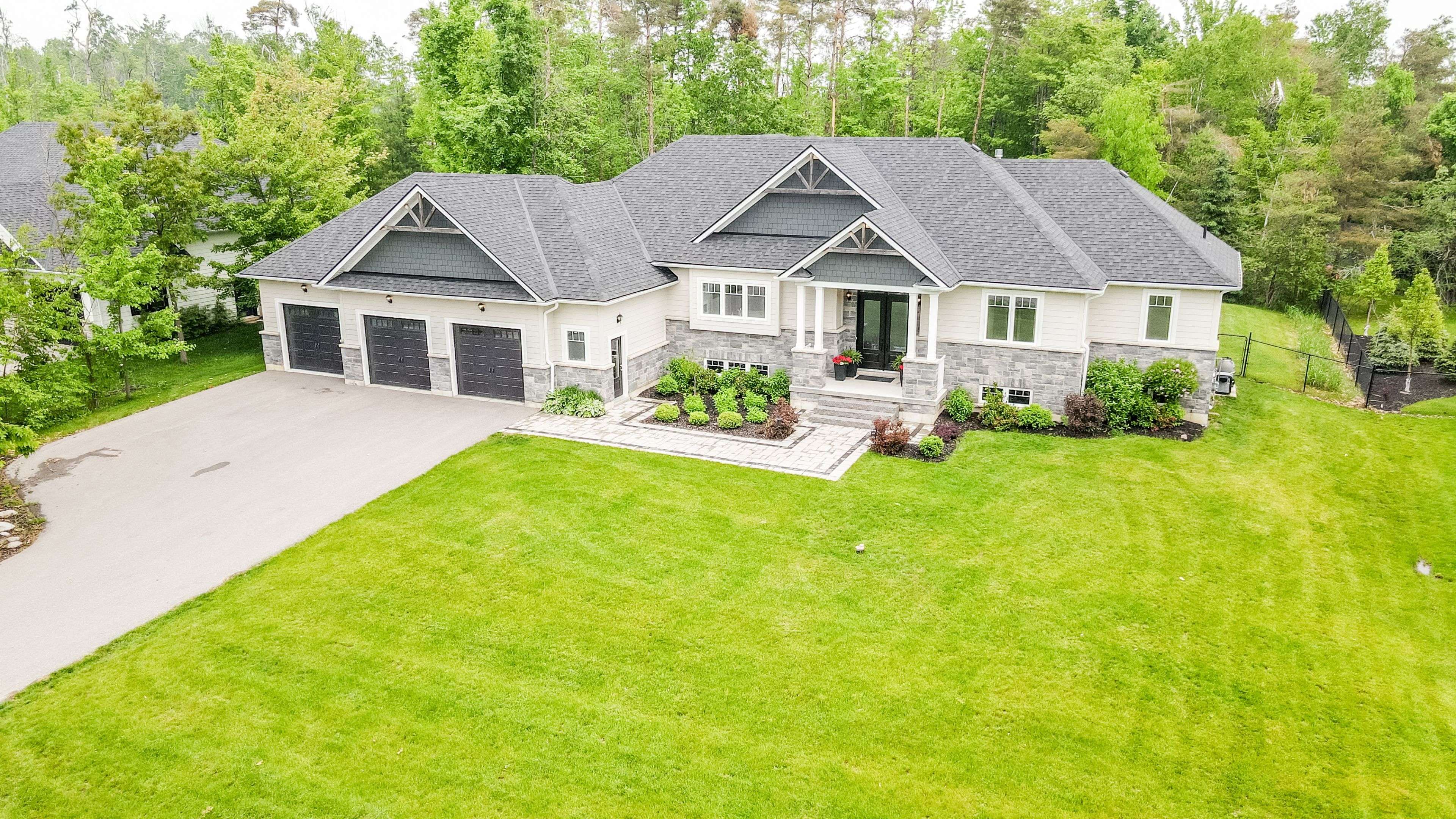 Severn, ON L3V 0C2,2066 Elana DR