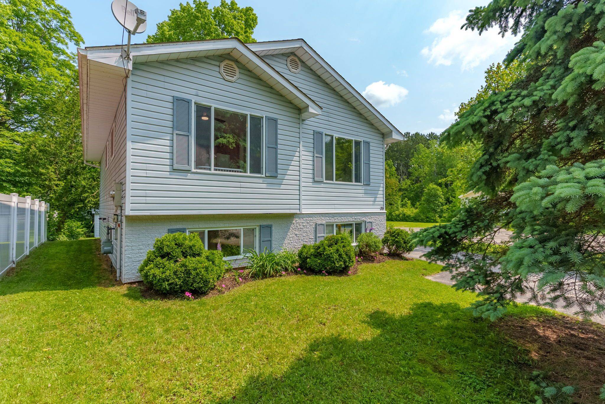 Huntsville, ON P1H 1C5,20 Hilltop DR