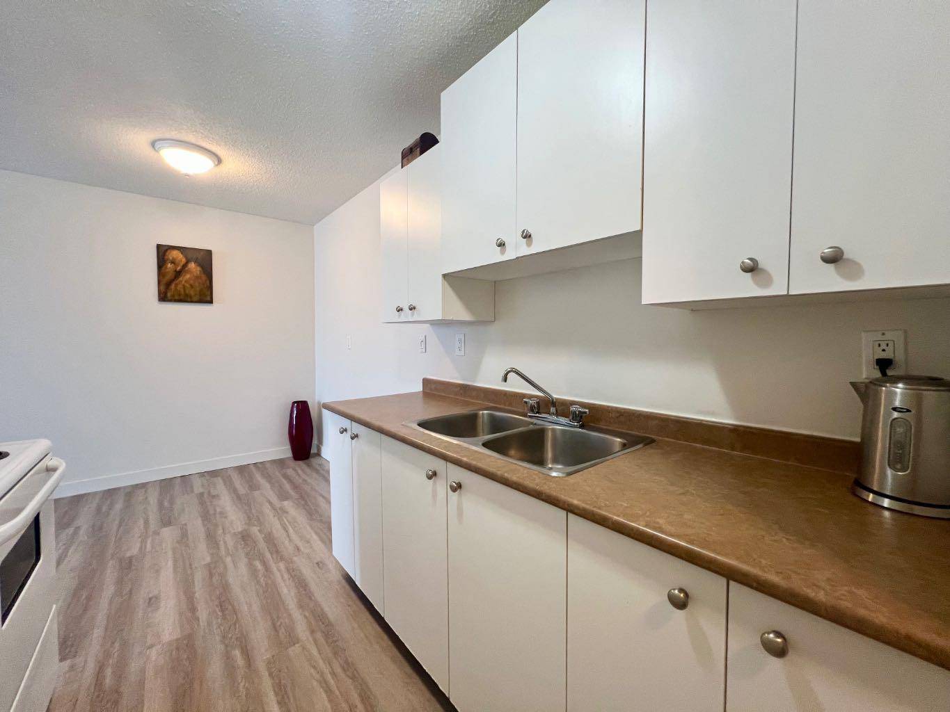 Red Deer, AB T4N2G8,4904 54 ST #304