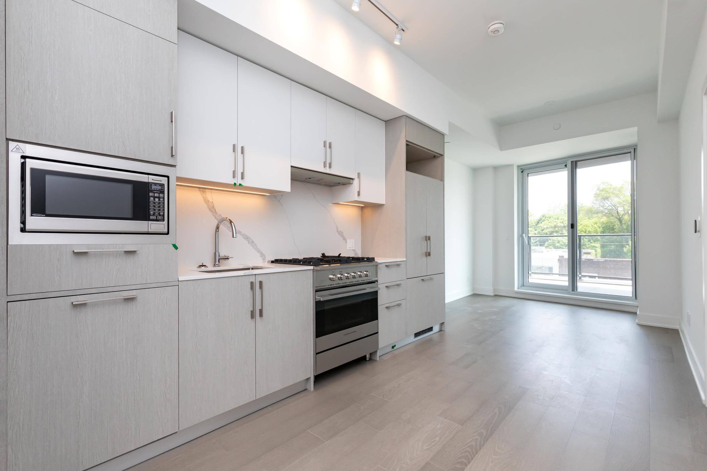 Toronto C03, ON M4S 2A5,8 Manor RD E #303