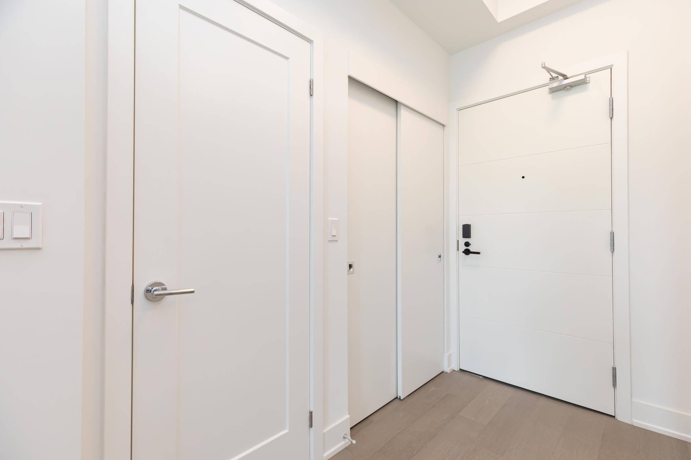 Toronto C03, ON M4S 2A5,8 Manor RD E #303
