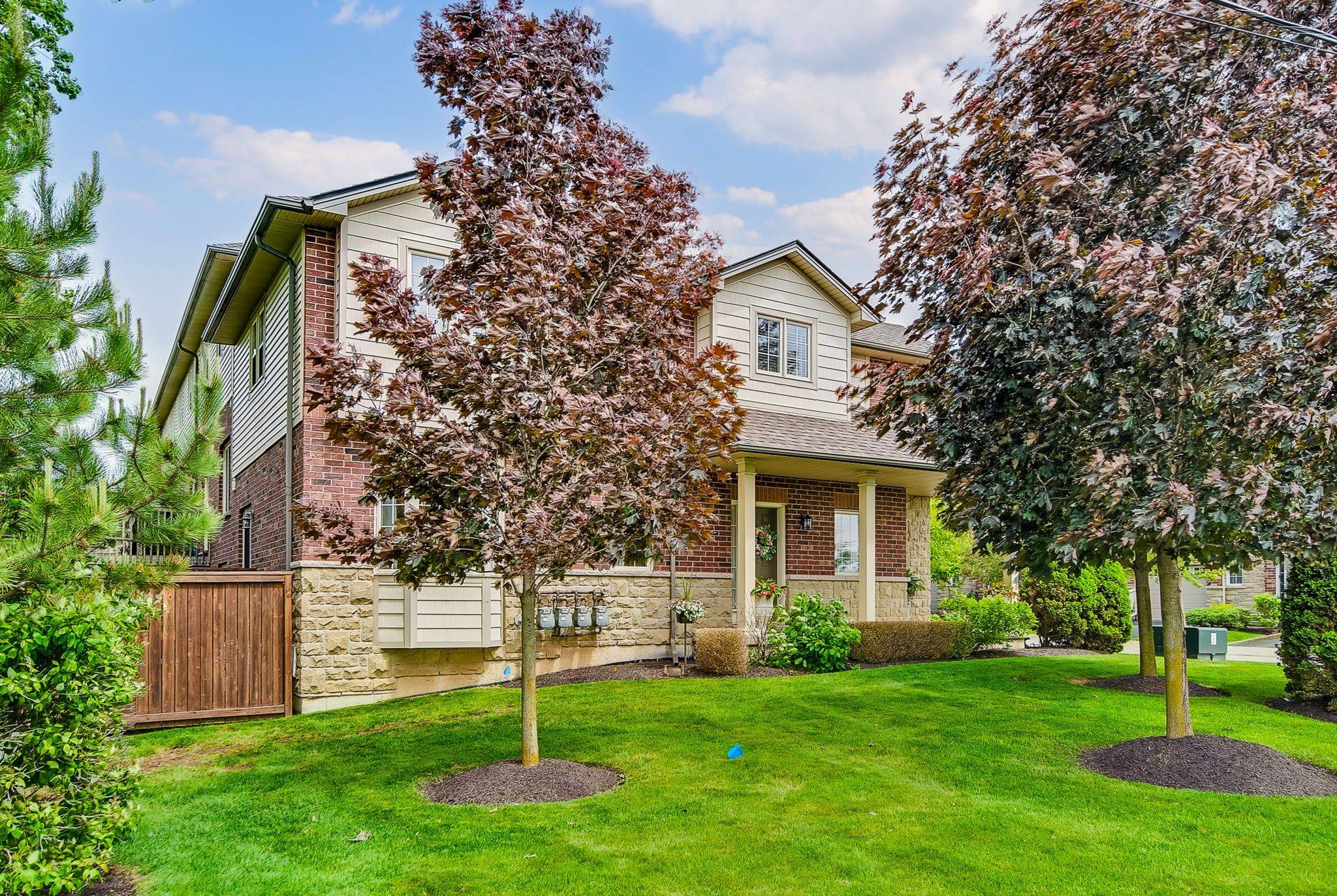 Hamilton, ON L9G 0A7,5 Liddycoat LN #16
