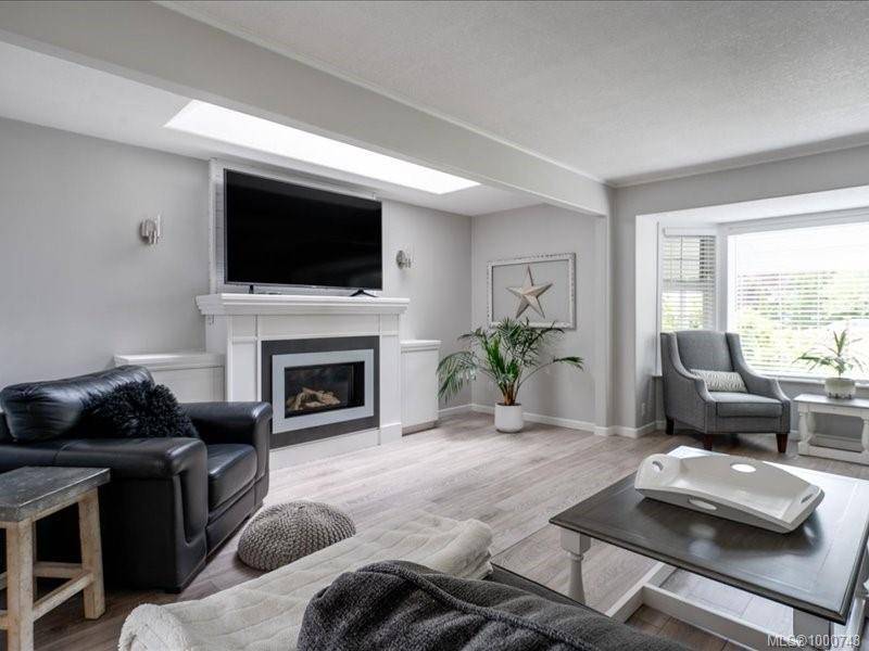 Qualicum Beach, BC V9K 1K8,521 Arbutus St
