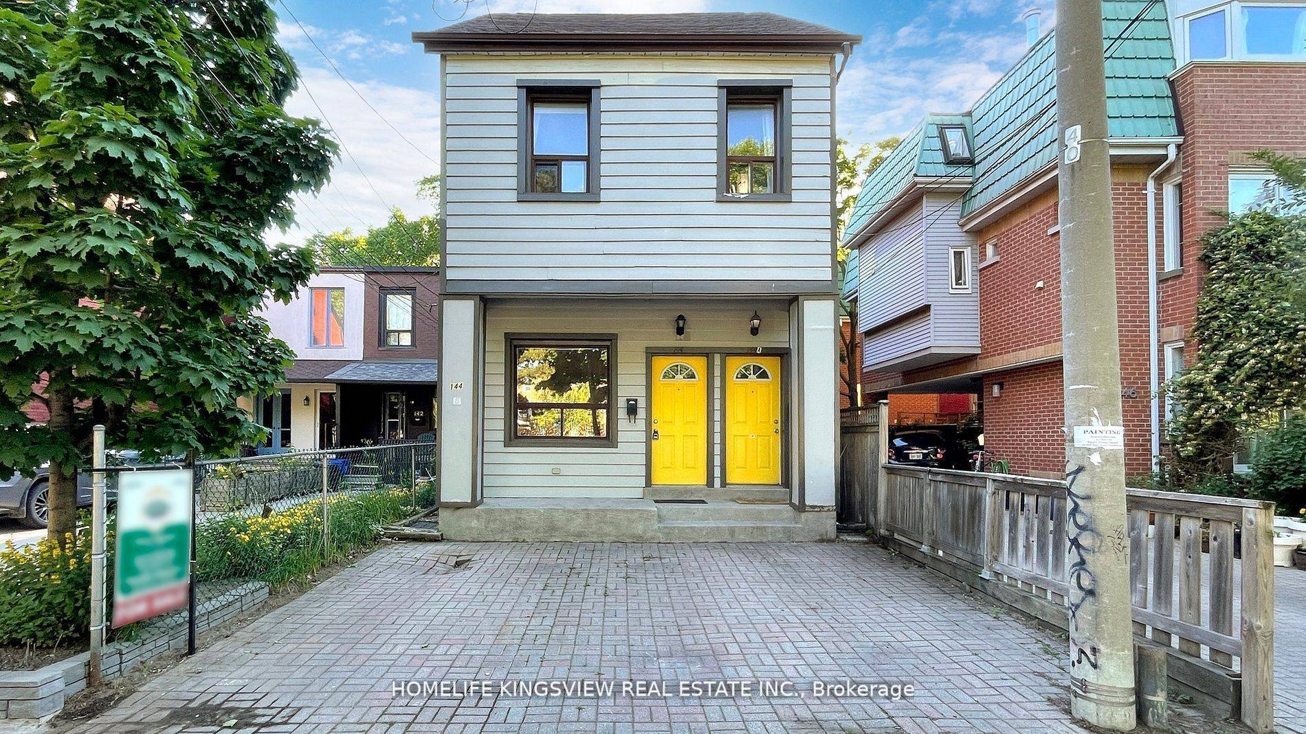 Toronto C01, ON M6G 2Y3,144 Clinton ST