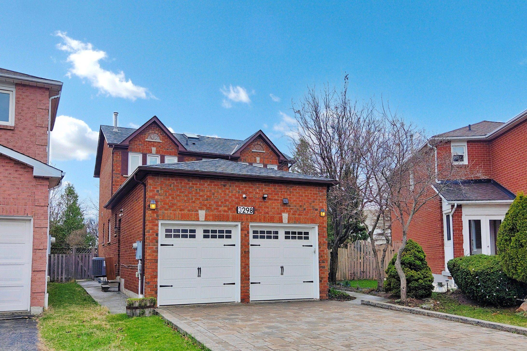 Mississauga, ON L5B 3X4,3298 Pilcom CRES