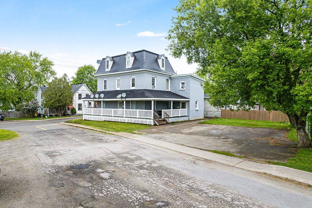 Smiths Falls, ON K7A 2Z5,151 Chambers ST