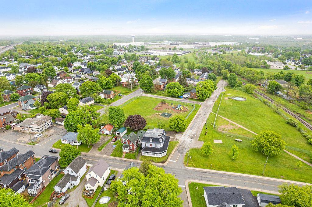 Smiths Falls, ON K7A 2Z5,151 Chambers ST