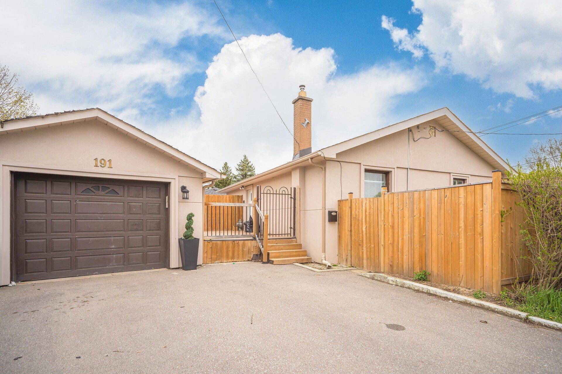 Oakville, ON L6K 1N4,191 Deane AVE
