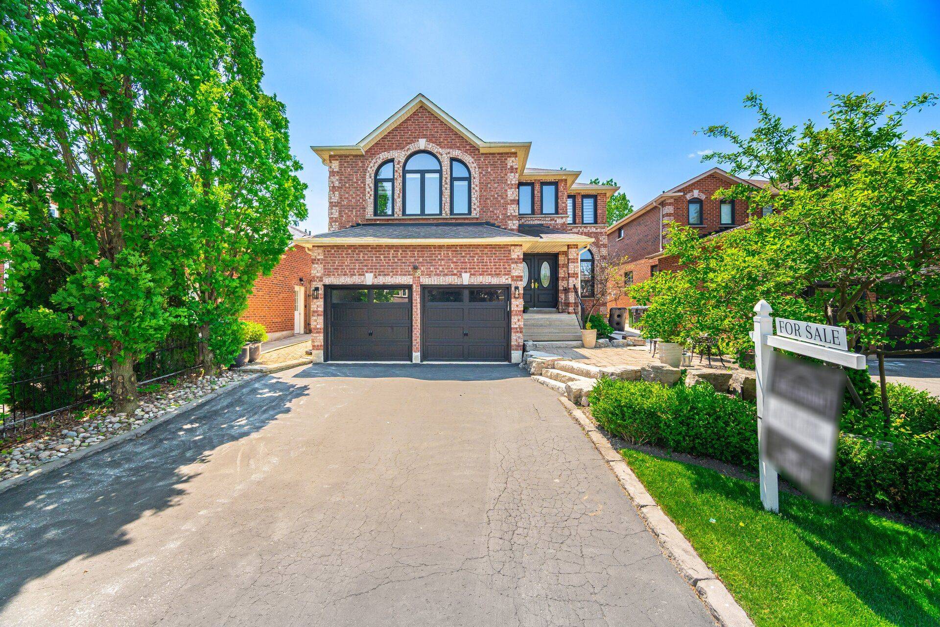 Caledon, ON L7E 1S1,28 Strawberry Hill CT